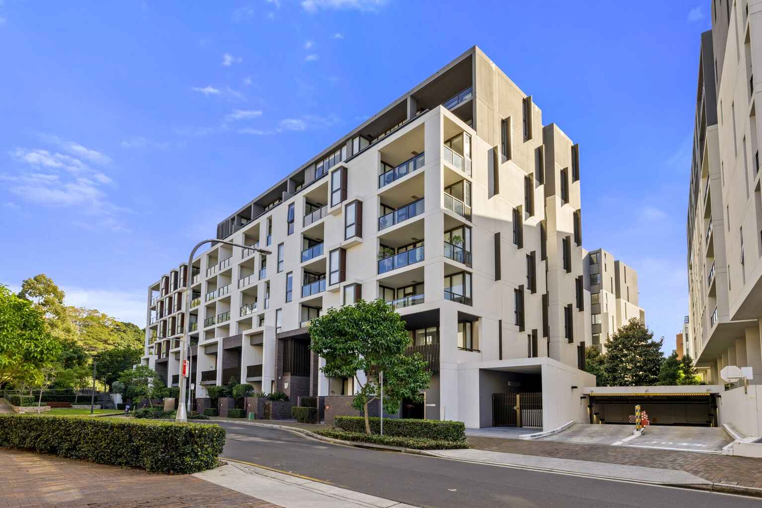 803/17 Grattan Close Forest Lodge