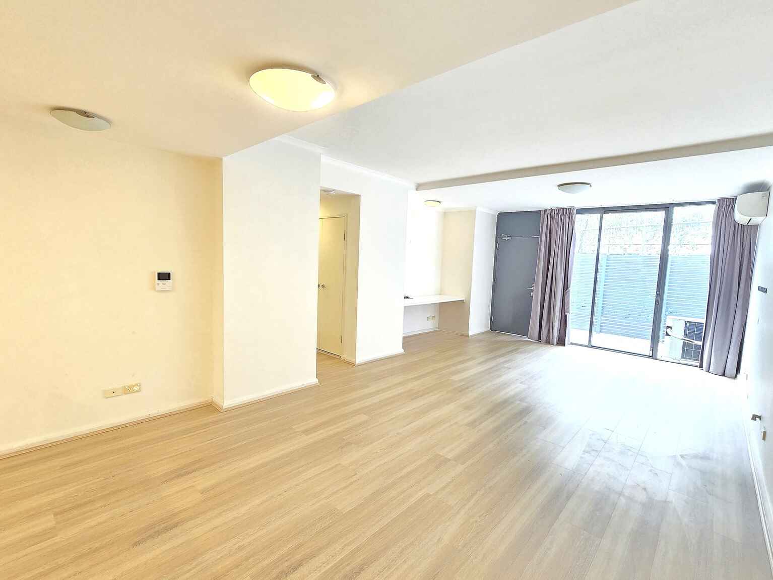 5/8 Grandstand Parade Zetland