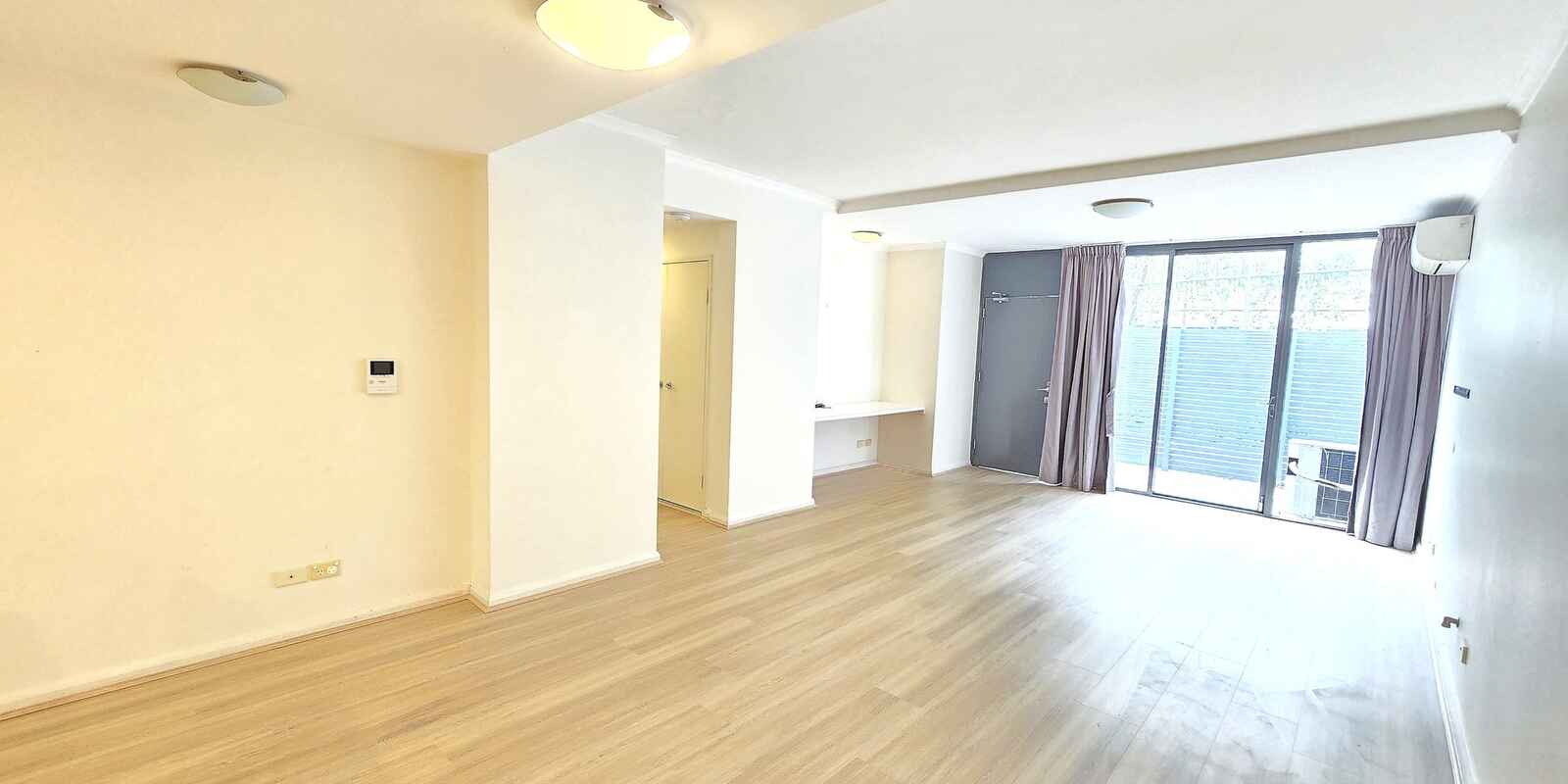 5/8 Grandstand Parade Zetland