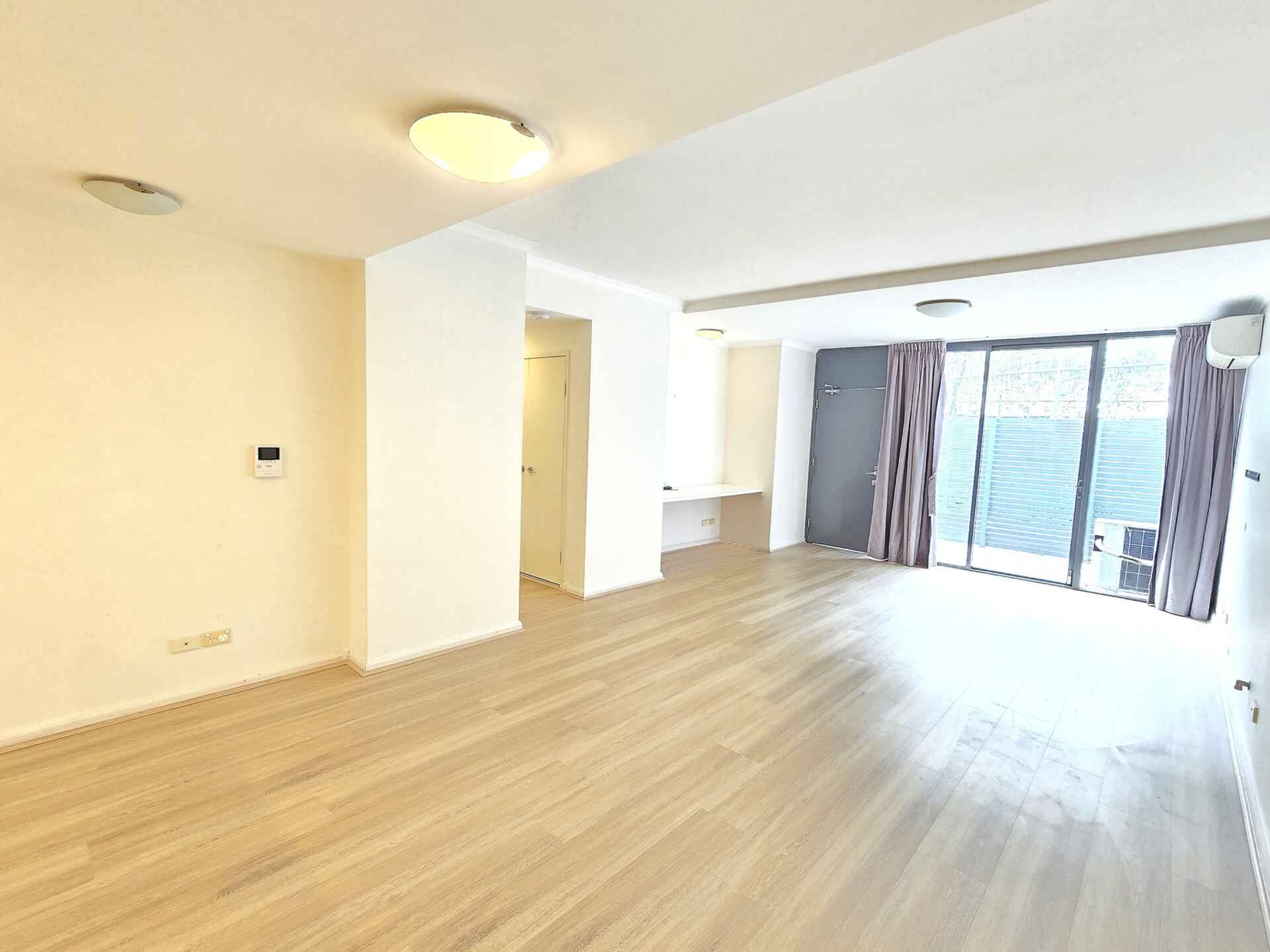 5/8 Grandstand Parade Zetland