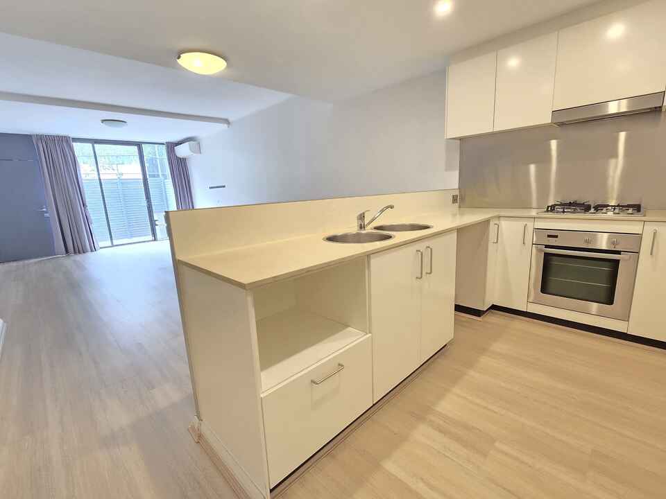 5/8 Grandstand Parade Zetland