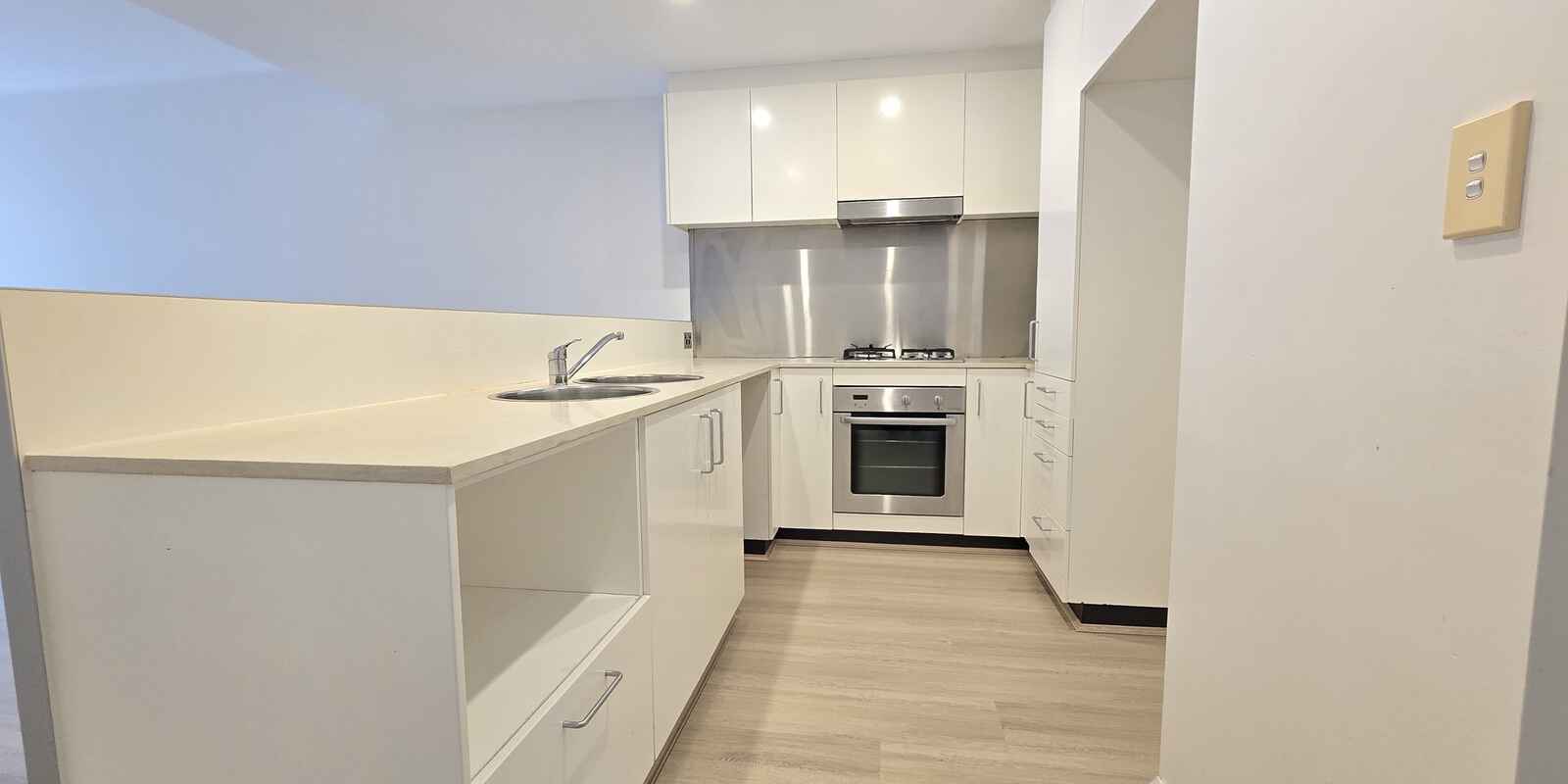 5/8 Grandstand Parade Zetland