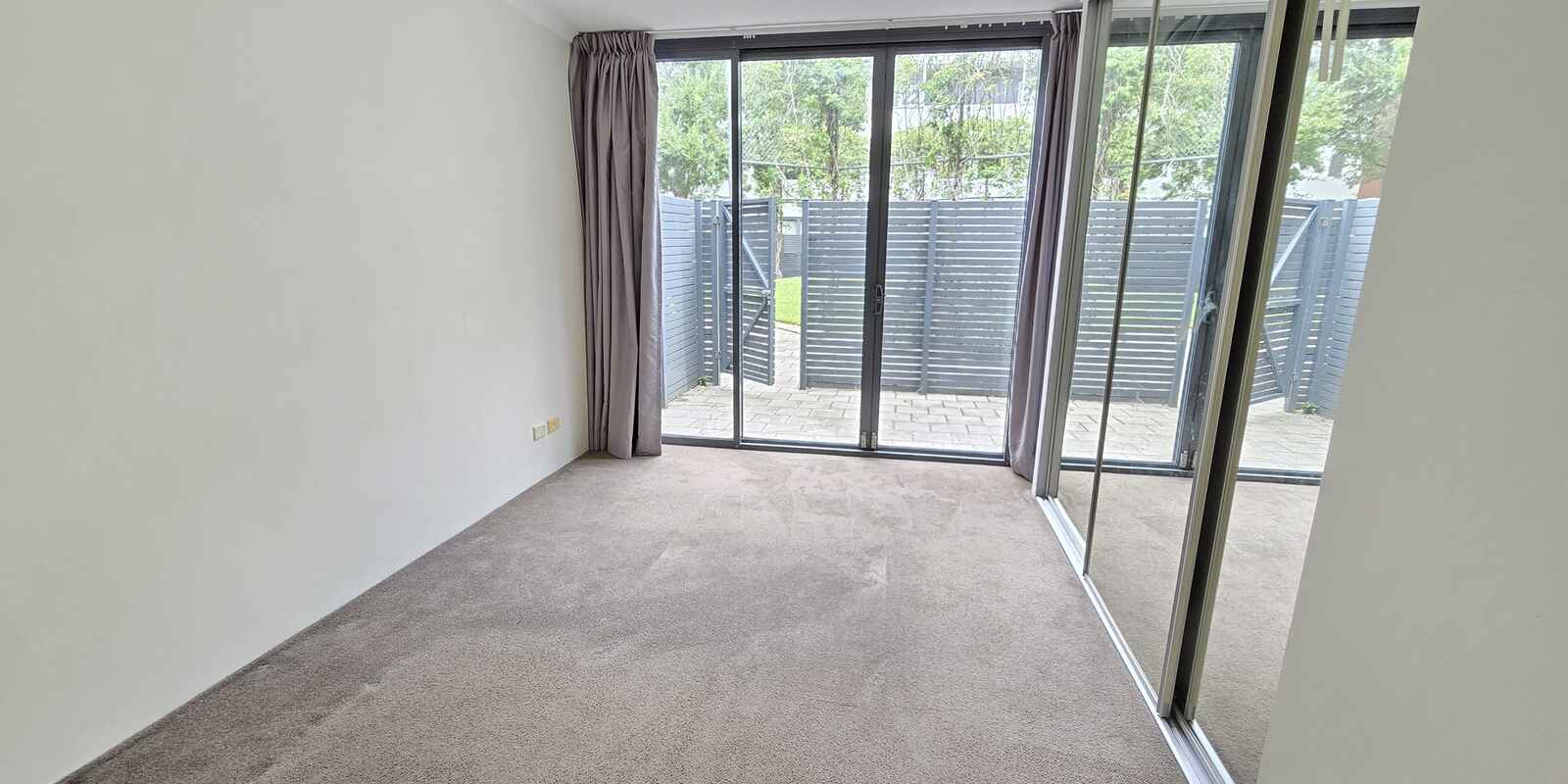 5/8 Grandstand Parade Zetland