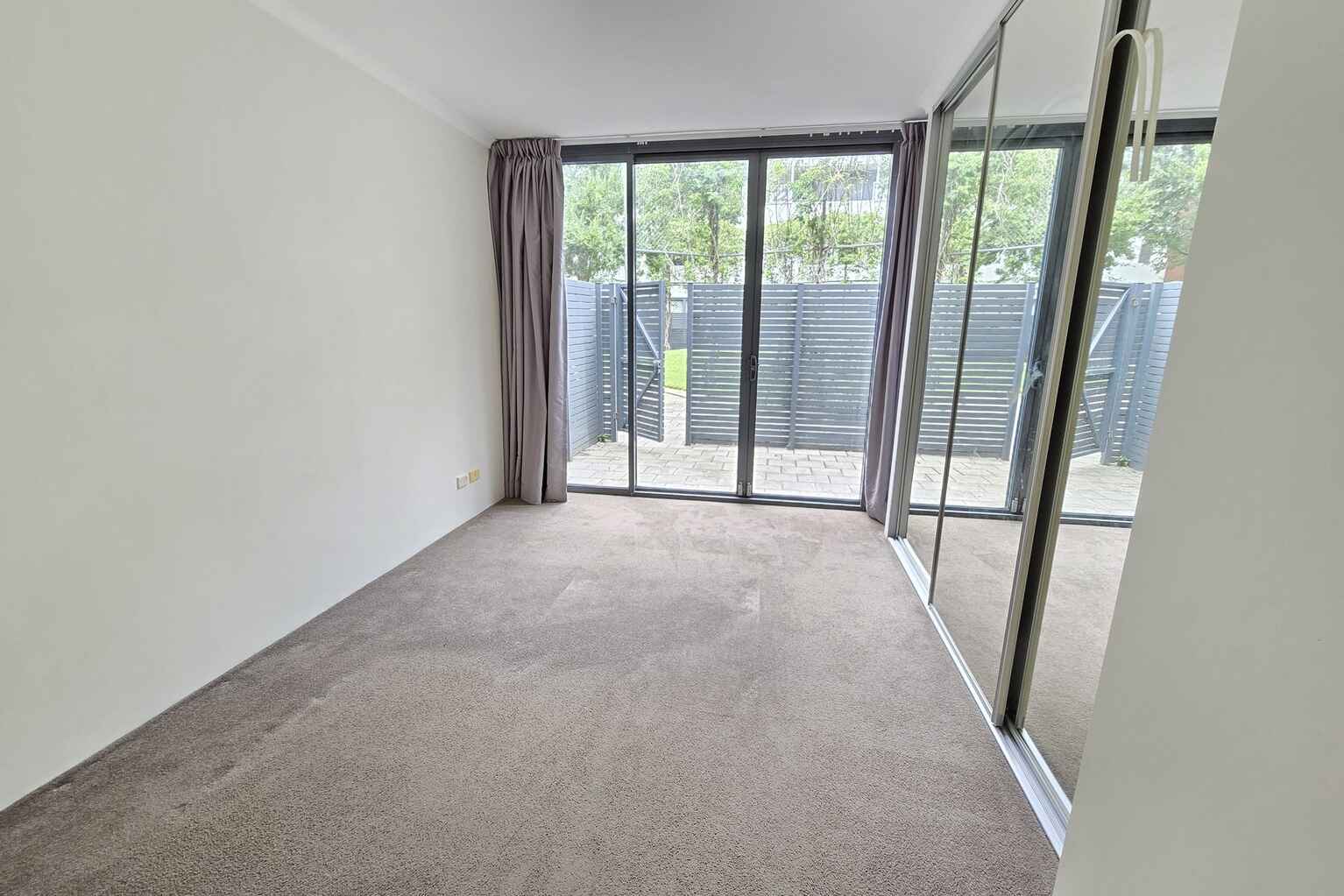 5/8 Grandstand Parade Zetland