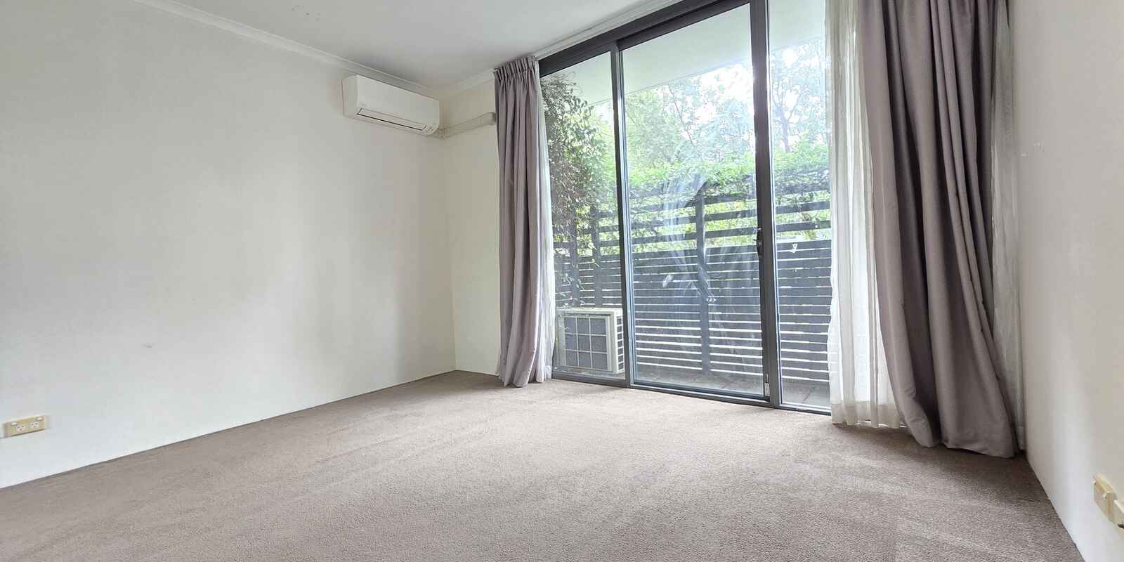 5/8 Grandstand Parade Zetland