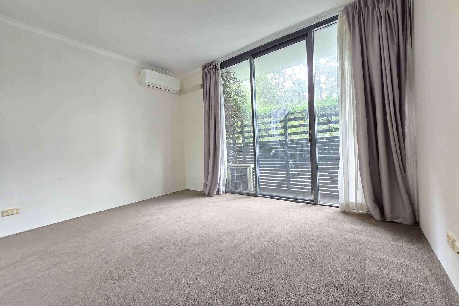 5/8 Grandstand Parade Zetland