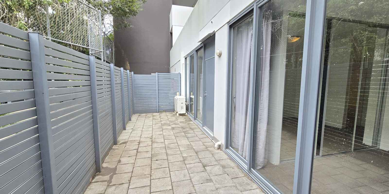 5/8 Grandstand Parade Zetland