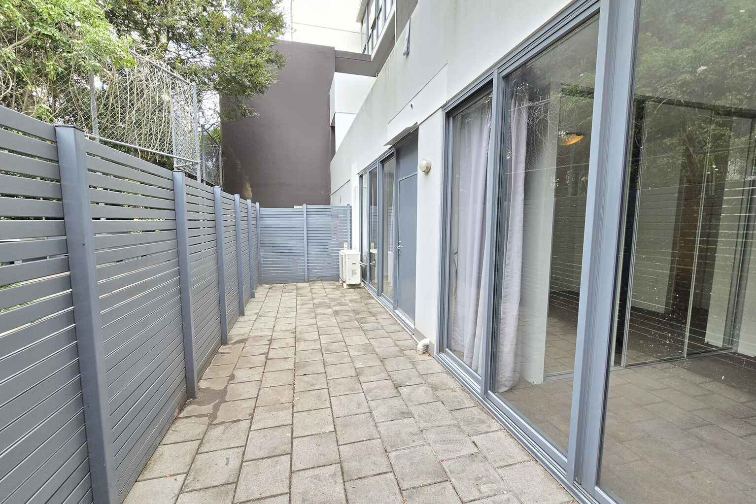 5/8 Grandstand Parade Zetland