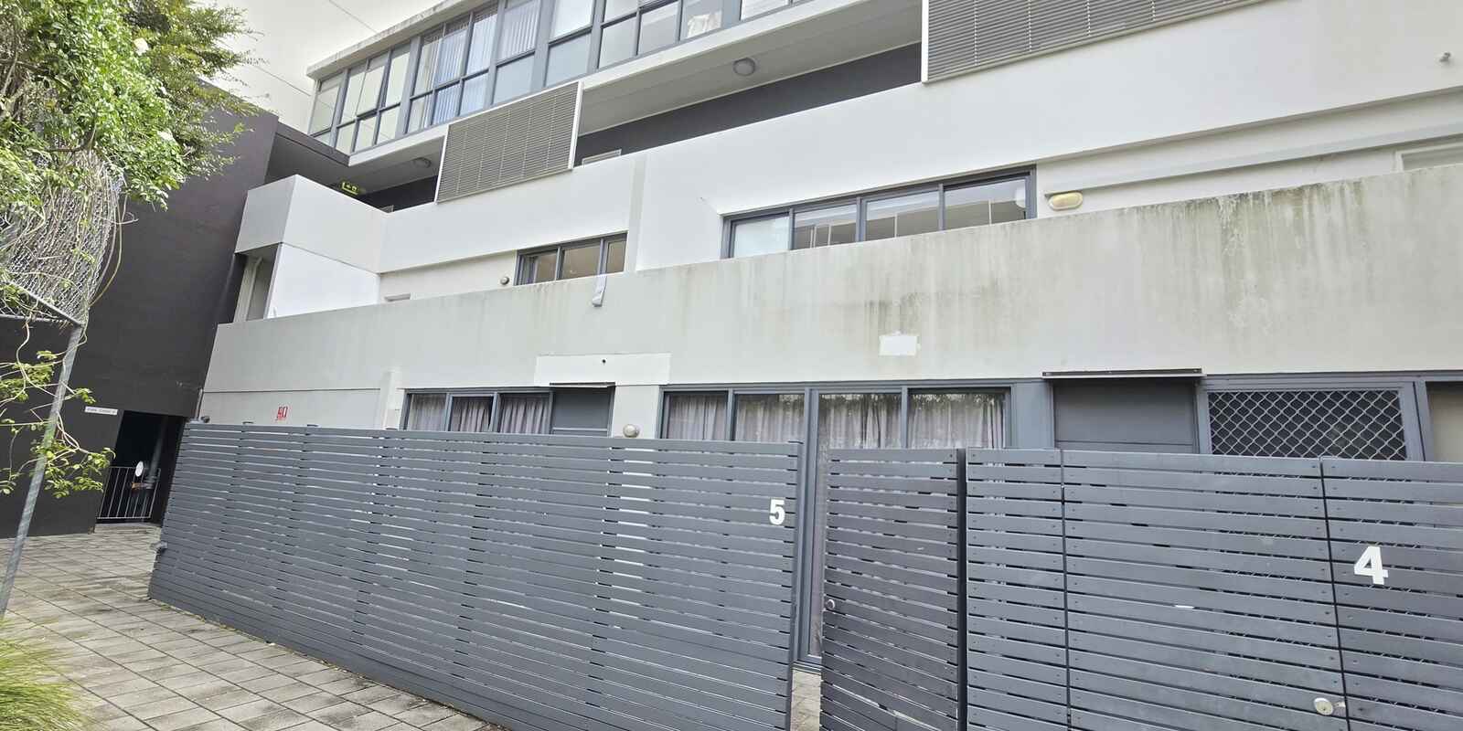 5/8 Grandstand Parade Zetland