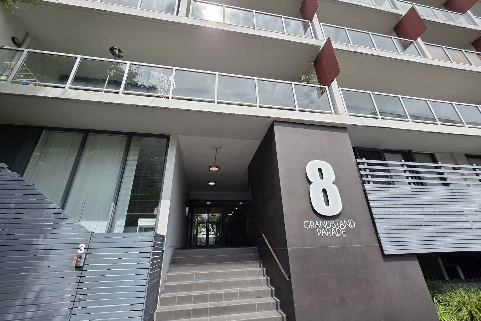 5/8 Grandstand Parade Zetland