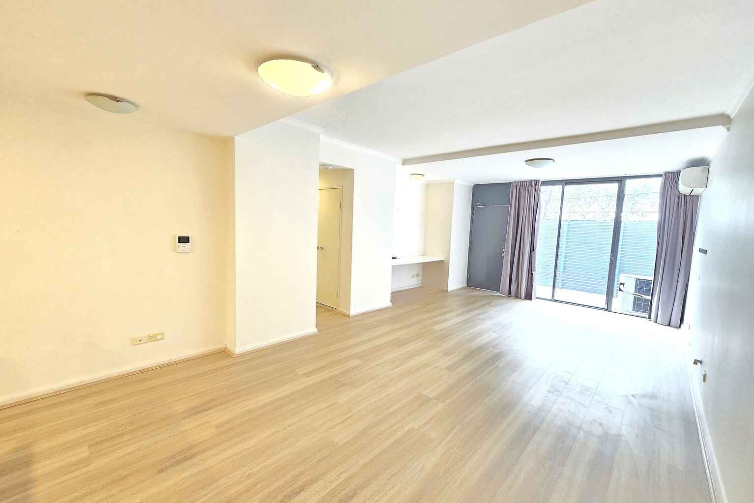 5/8 Grandstand Parade Zetland