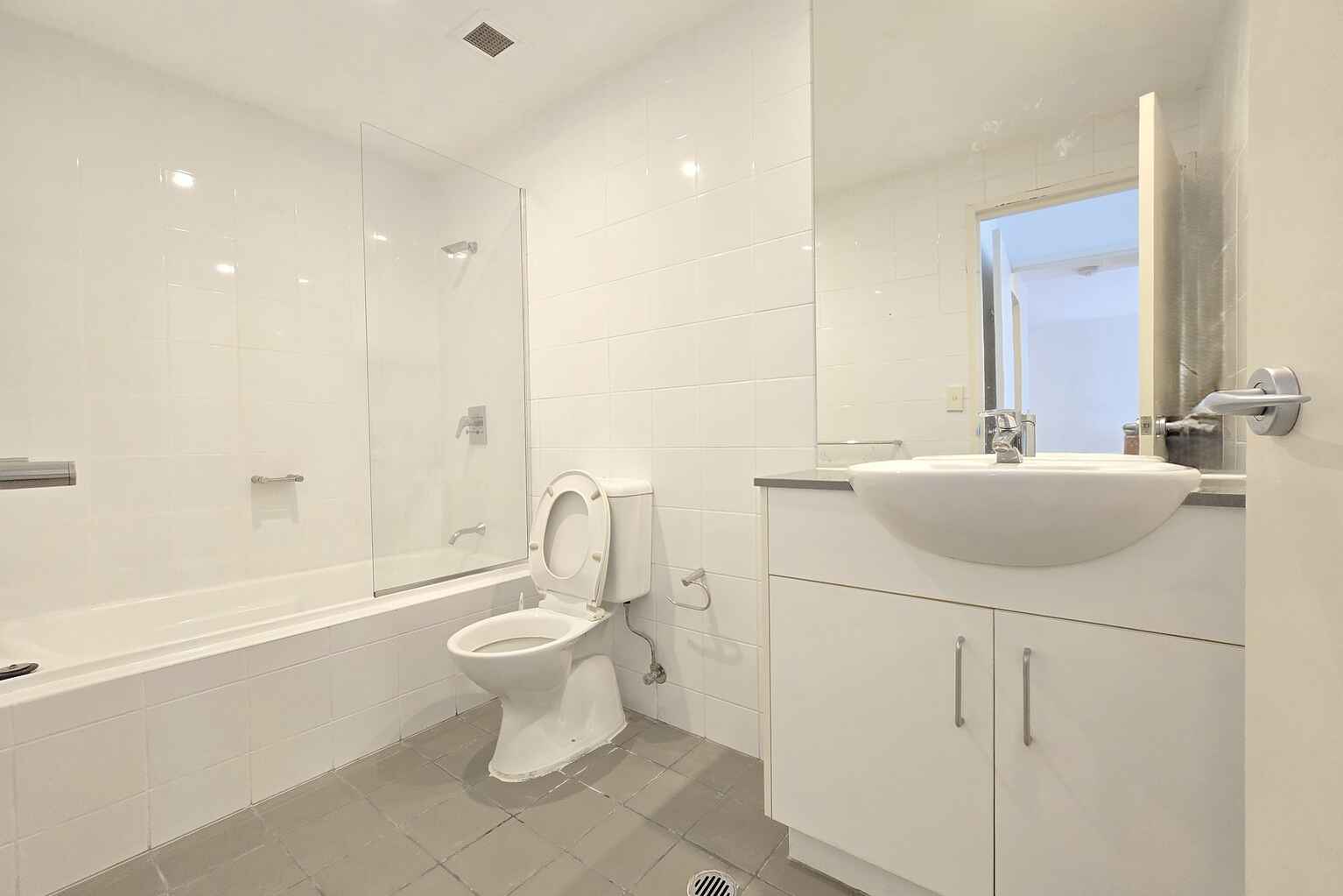 5/8 Grandstand Parade Zetland